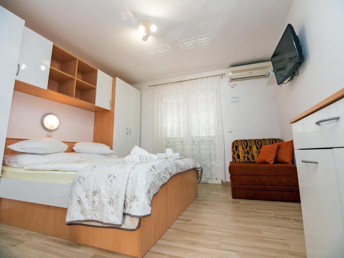 Apartments Bene Banjol Bagian luar foto