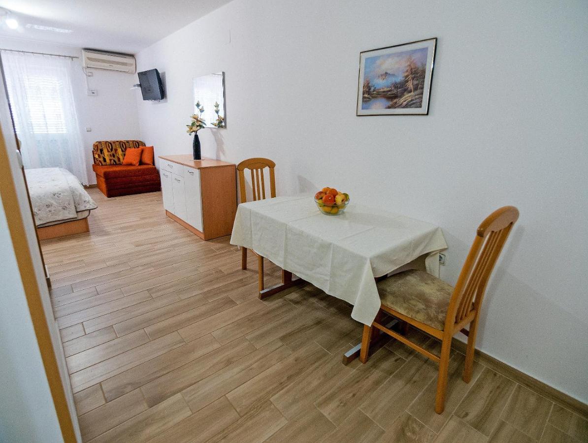 Apartments Bene Banjol Bagian luar foto