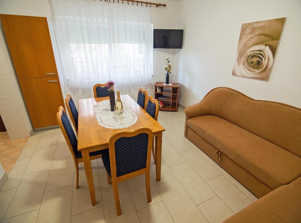 Apartments Bene Banjol Bagian luar foto