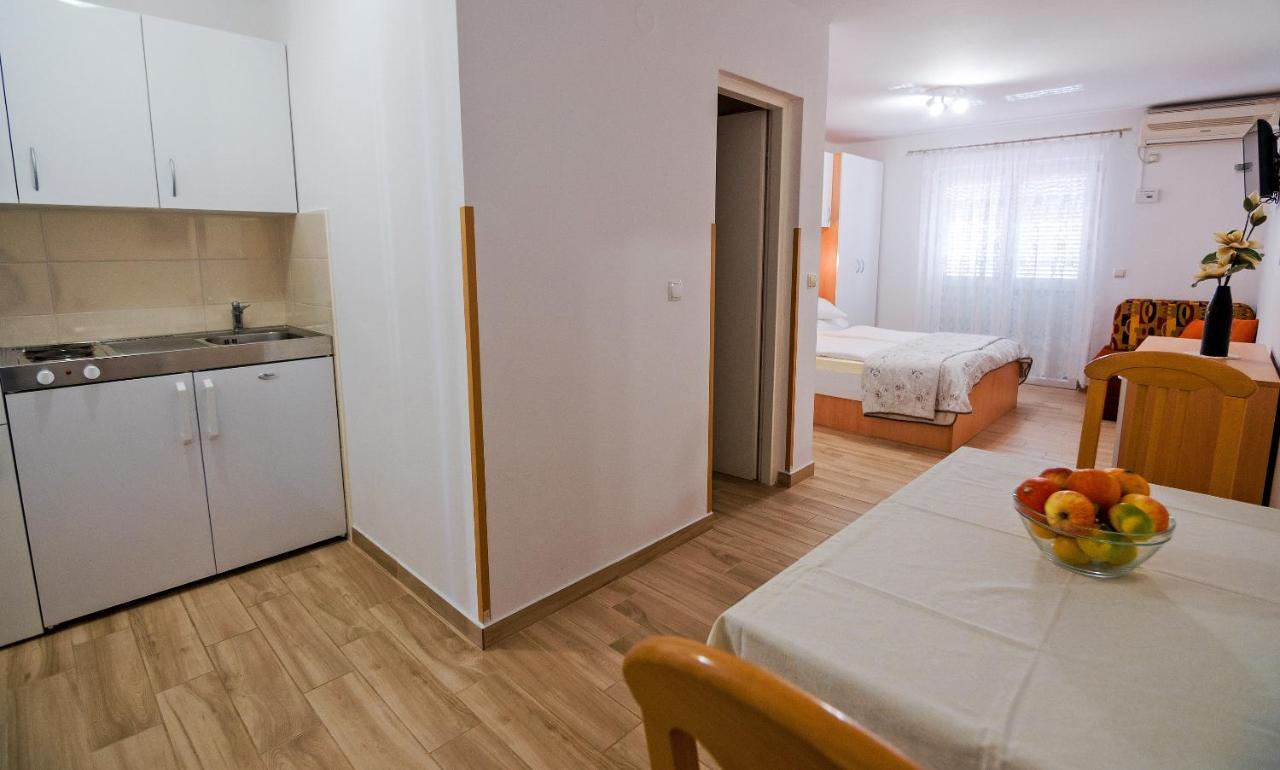 Apartments Bene Banjol Bagian luar foto