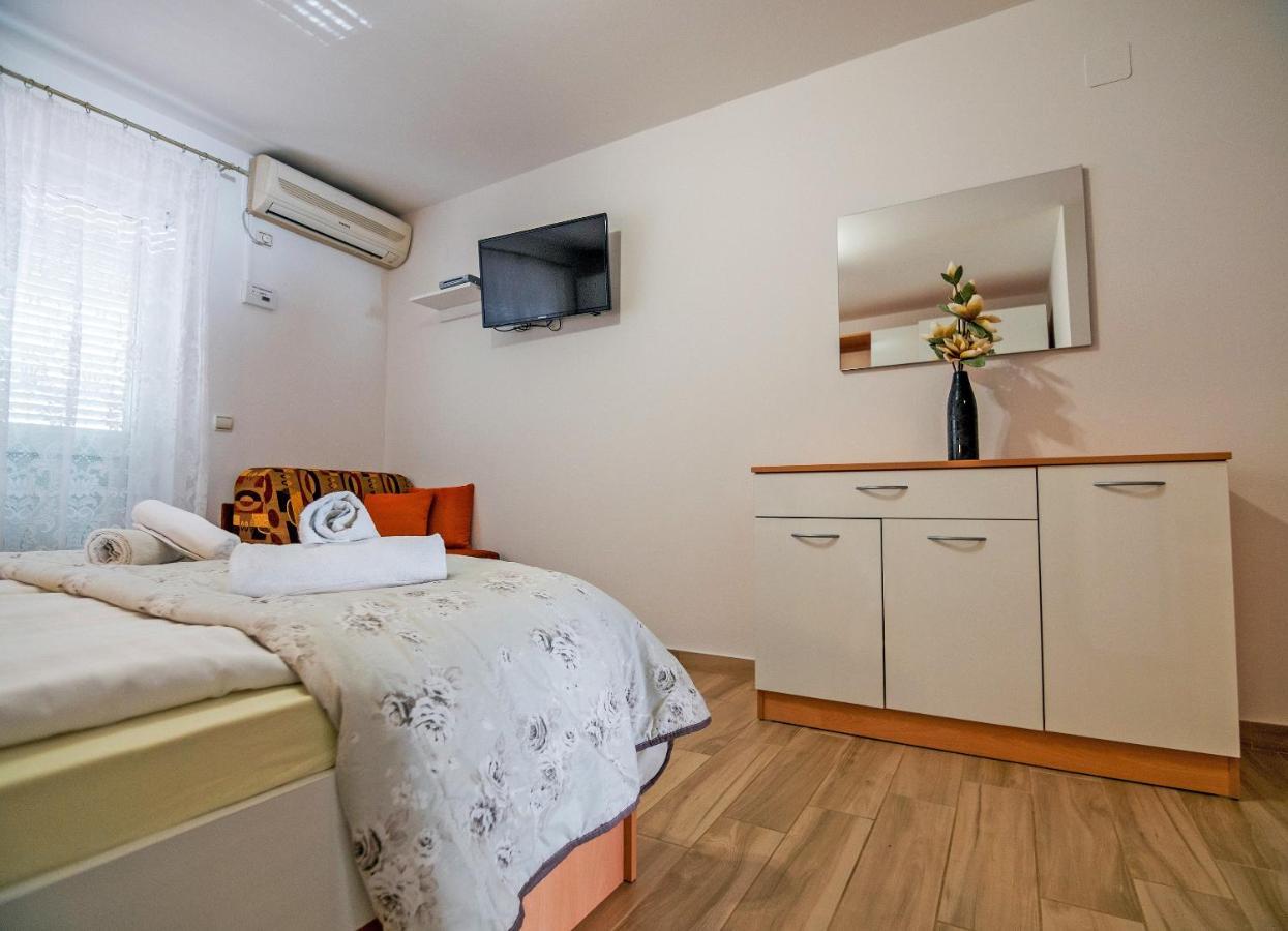 Apartments Bene Banjol Bagian luar foto