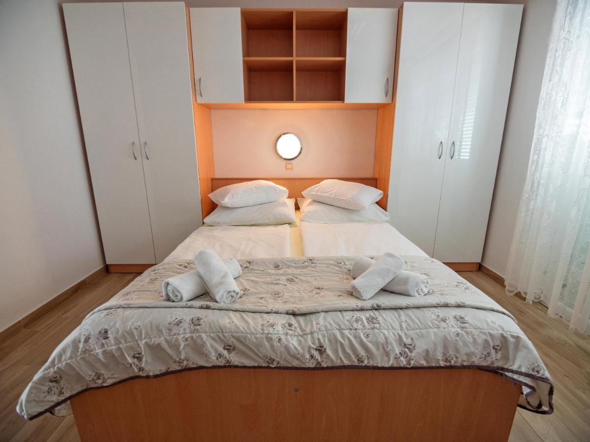 Apartments Bene Banjol Bagian luar foto