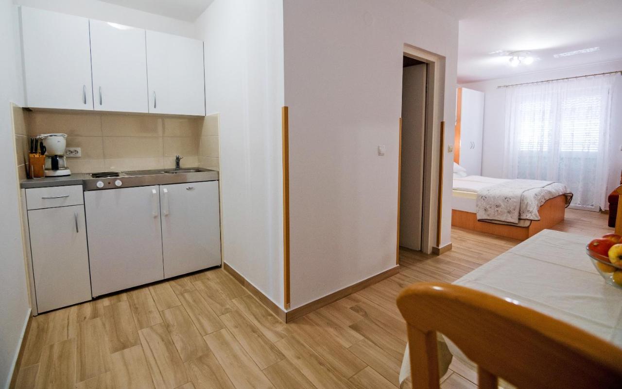 Apartments Bene Banjol Bagian luar foto